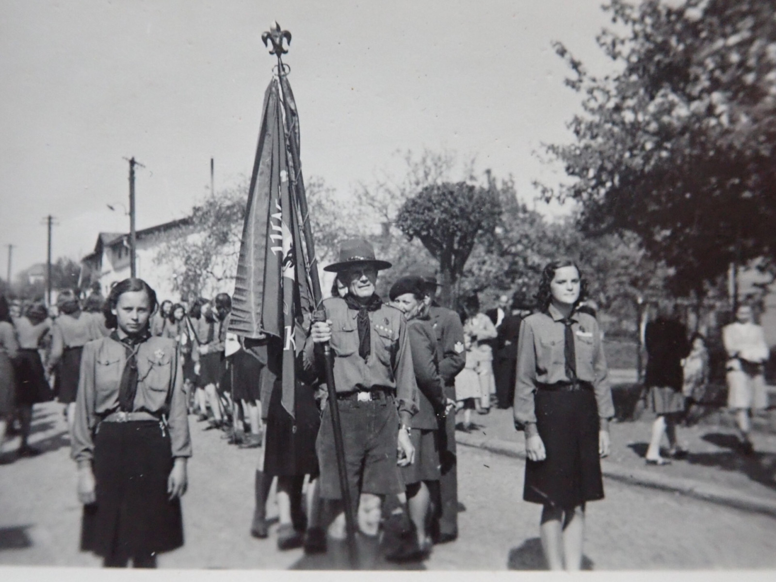 Na�e prvn� pov�le�n� vystoupen� u p��le�itosti oslav Osvobozen� na�� vlasti v kv�tnu 1945
