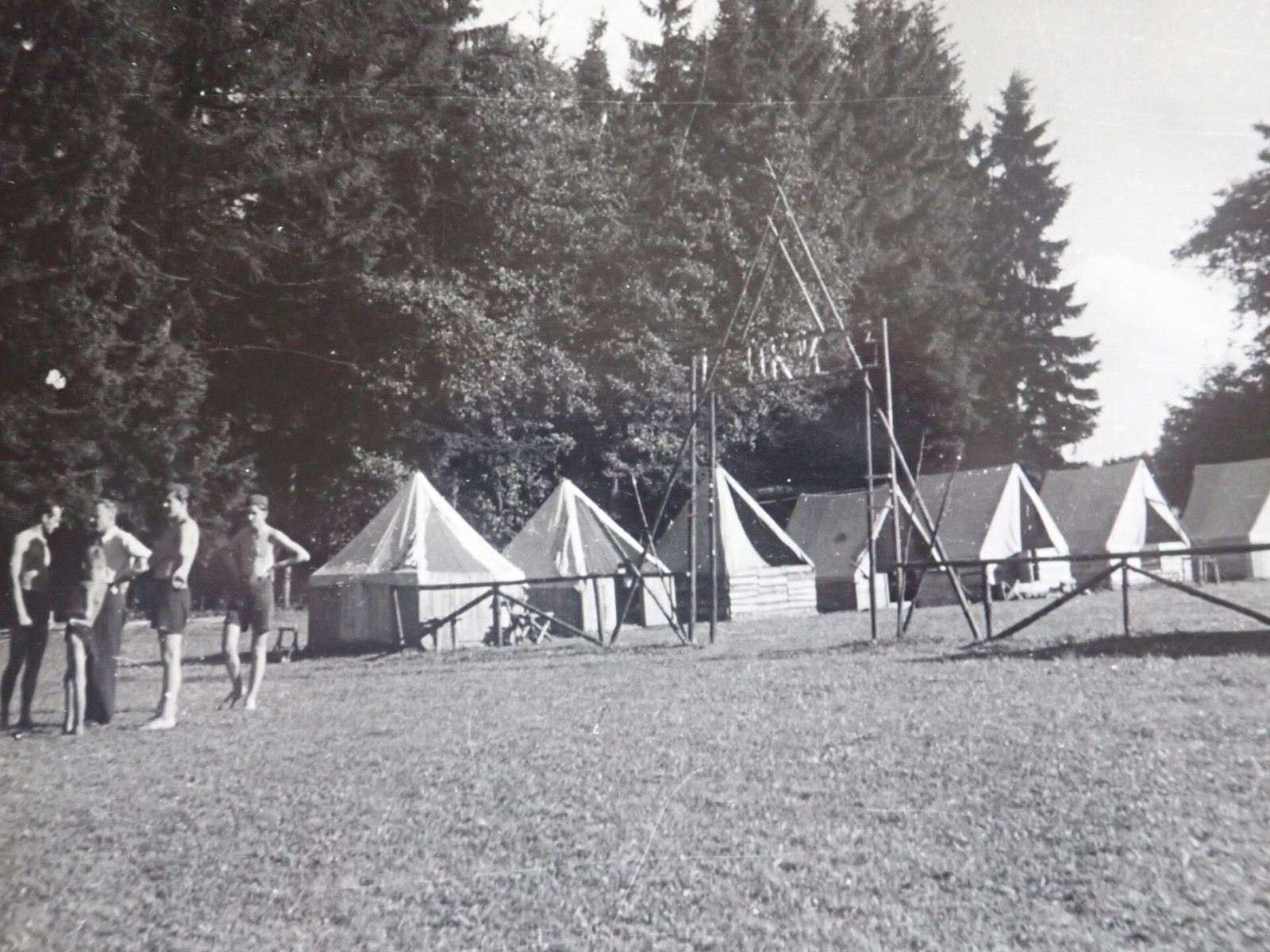 T�bor 1. odd�lu spole�n� s Vl�aty u Horn� Brann� v roce 1946
